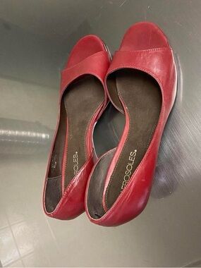 AEROSOLES Red Open-Toe Flats